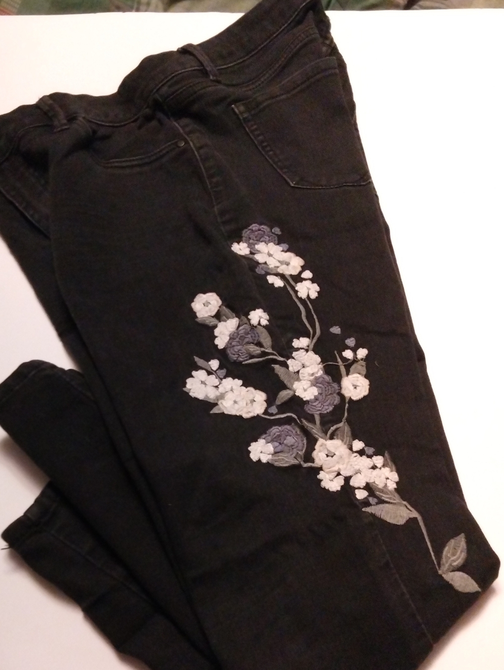 Women's Beautifully Embroiderd Black Strechy Jeans with Floral Embroidery